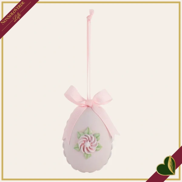 Uovo decorativo bianco e rosa da appendere con fiocco e rosa in rilievo, altezza 9 cm