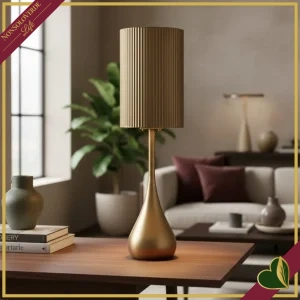 Lampada da tavolo in metallo oro satinato con paralume cilindrico rigato, altezza 73,5 cm