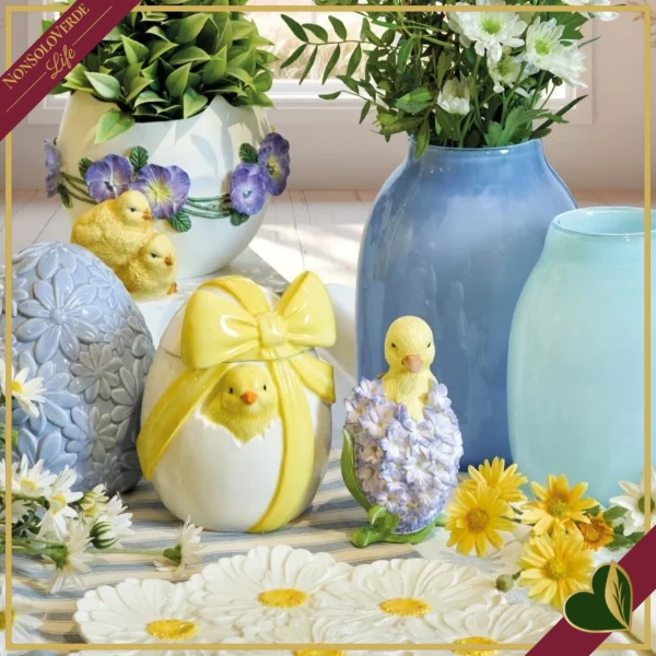 Uovo decorativo Happy Chick in ceramica con pulcino e fiocco giallo, altezza 15,5 cm