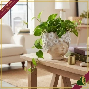 8051836776326-0 Vaso decorativo volto di fiori in magnesia beige anticato, altezza 21,5 cm