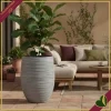 Vaso alto in fibra di vetro e argilla grigio con decoro a righe, altezza 61 cm