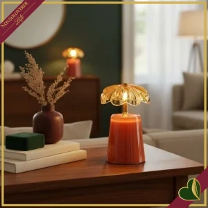 Lampada da tavolo Lily in vetro ambra e dettagli oro, altezza 17,5 cm