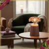 Lampada da tavolo Lily in vetro rosa cipria e dettagli oro, altezza 17,5 cm