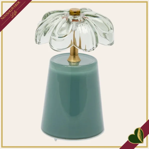 Lampada da tavolo Lily in vetro verde salvia e dettagli oro, altezza 17,5 cm