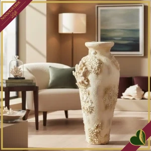 Vaso da terra anfora Seychelles in resina sintetica bianca con decoro corallo e conchiglie, altezza 80,5 cm