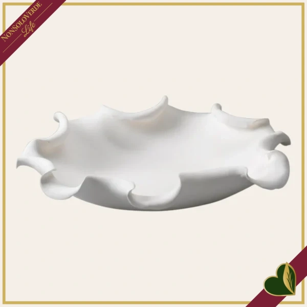 Centrotavola scultoreo in ceramica bianco opaco, diametro 34 cm