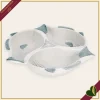 Centrotavola Ortigia tre pesci in porcellana bianca e blu, larghezza 27 cm