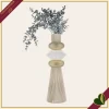 Vaso decorativo scultoreo “Modular” in marmorina nocciola, bianco e oro, altezza 39 cm