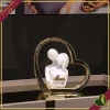 Scultura coppia con cuore e scritta Love in marmorina bianco e oro, altezza 14 cm