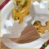 Scultura visi puzzle in cerchio in marmorina bianco e oro, altezza 29 cm