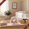 Decorazione luminosa con LED orsetto con cuore rosa in marmorina bianca, altezza 12 cm