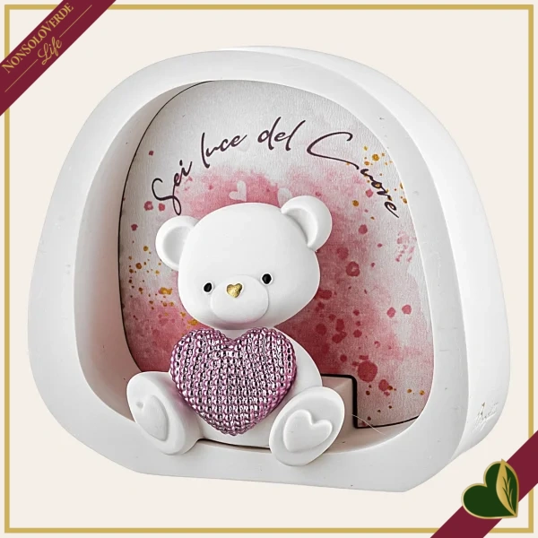 Decorazione luminosa con LED orsetto con cuore rosa in marmorina bianca, altezza 12 cm