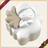 Scatolina angelo con Santo Rosario in marmorina bianco e nocciola, altezza 8 cm
