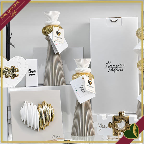 Diffusore decorativo cuore puzzle in marmorina bianco e oro, altezza 13 cm