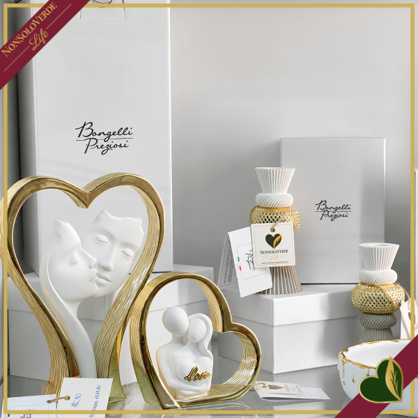 Portacandela scultoreo “Modular” in marmorina nocciola e oro, altezza 15 cm