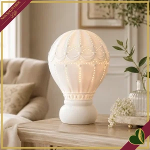 Lampada da tavolo Balloon in porcellana traforata bianca a forma di mongolfiera, altezza 28 cm