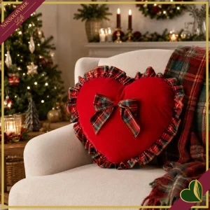 Cuscino natalizio a cuore in velluto rosso con volant tartan e fiocco, larghezza 51 cm
