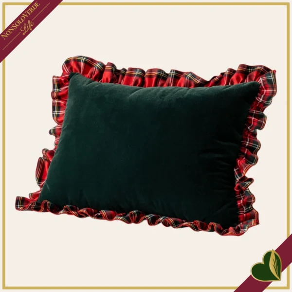 Cuscino rettangolare in velluto verde con volant tartan rosso, larghezza 60 cm