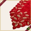 Runner natalizio rosso con agrifoglio ricamato e bordo smerlato, 40x150 cm