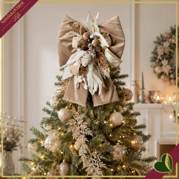 Fiocco natalizio in velluto tortora con cascata di pino innevato e decori champagne, altezza 75 cm
