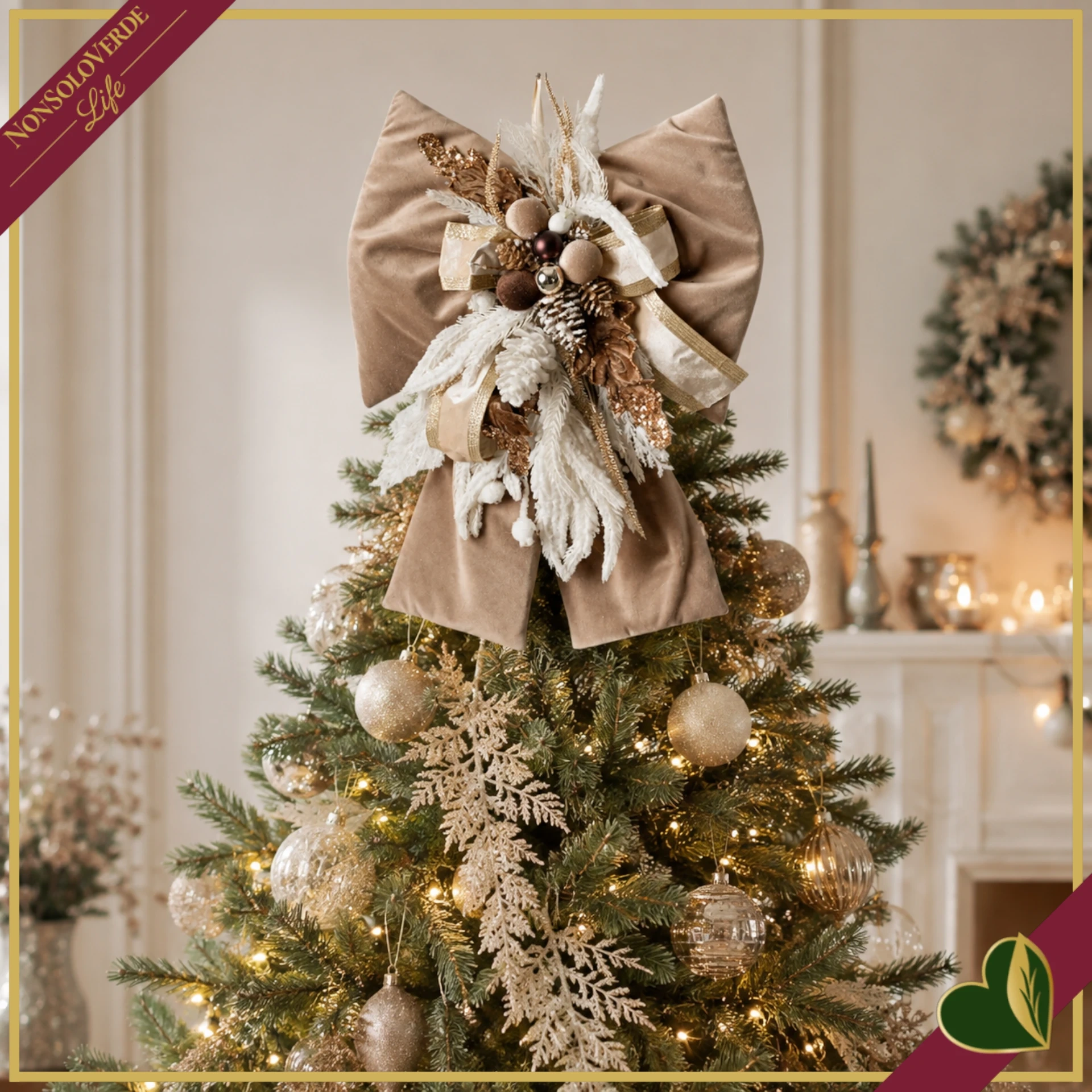 Fiocco natalizio in velluto tortora con cascata di pino innevato e decori champagne, altezza 75 cm