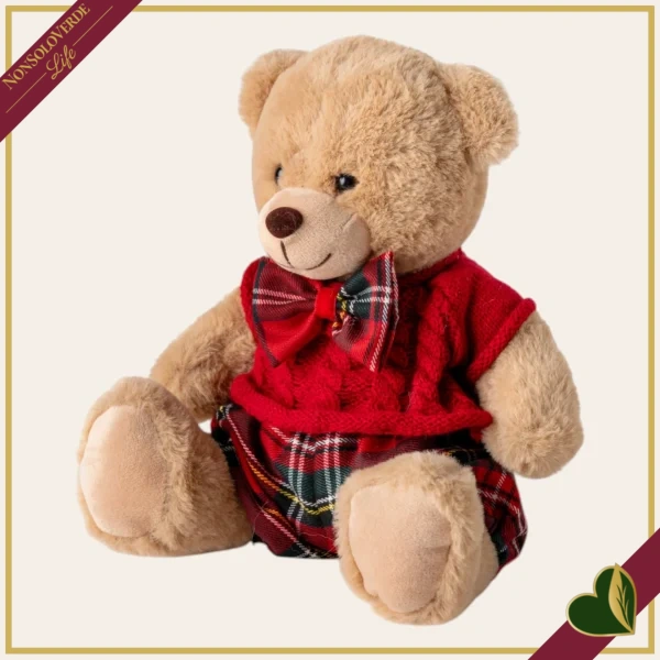 Orsacchiotto in peluche beige con completo rosso e dettagli tartan, altezza 20 cm