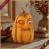 Zucca decorativa in resina con volto ammiccante e picciolo dorato, altezza 31,5 cm