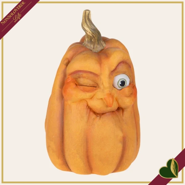 Zucca decorativa in resina con volto ammiccante e picciolo dorato, altezza 31,5 cm