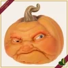 Zucca decorativa in resina con volto imbronciato, altezza 24 cm