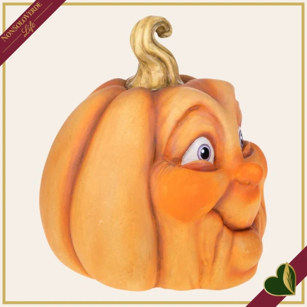 Zucca decorativa in resina con volto sorridente e picciolo dorato, altezza 30 cm