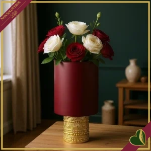 8057573039601-0 Vaso cilindro in vetro bordeaux con base dorata in rilievo, altezza 30 cm