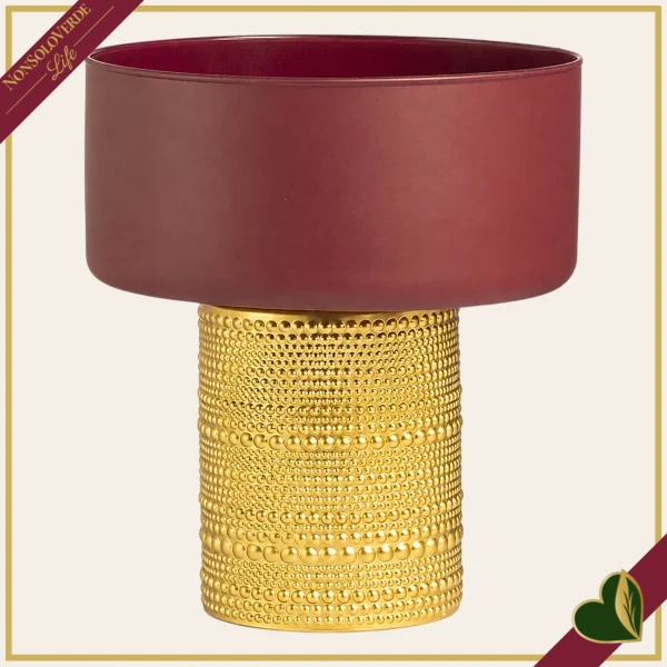 Vaso cilindro in vetro bordeaux con base dorata in rilievo, altezza 14 cm