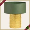 Vaso cilindro in vetro verde scuro con base dorata in rilievo, altezza 14 cm