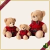 Orsacchiotto in peluche beige con completo rosso e dettagli tartan, altezza 20 cm