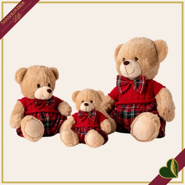 Orsacchiotto in peluche beige con completo rosso e dettagli tartan, altezza 20 cm